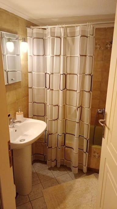 Central Artistic 2-Bedroom Apartment 79Sqm Tripoli Exteriör bild